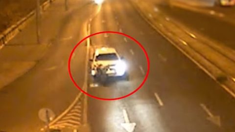 Legalább négy és fél évet kértek a Petőfi hídi gázolóra, aki 800 méteren át tolta a szikrázó motort maga előtt – videó