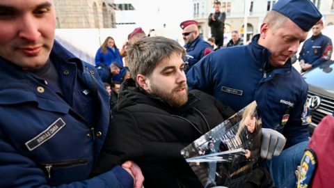 “A rendőrségi eljárást most az ügyészség is törvénytelennek minősítette” – írja a Momentum politikusa a kordonbontás ügyében