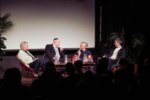 Egy Pulitzer-emlékdíjas közíró, egy volt nemzetbiztonsági főtiszt és egy háborús tudósító vitázik a Turbinában – jön az ötödik Kurzgesagt Talk