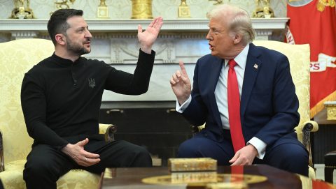 Fehér Ház: Trump szünetelteti a katonai segélyt Ukrajnának