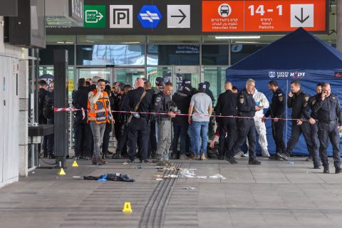 Izraelben késes támadó, a Gázai övezetben váratlan izraeli dróntámadás gyilkolt