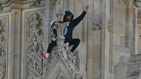 Felmászott egy férfi a Big Ben tornyára: több mint 16 órát töltött fent, mielőtt letartóztatták