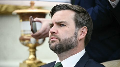 Kifütyülték az amerikai alelnököt egy komolyzenei koncerten – videó
