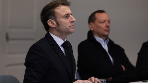 Macron elnök néhány ezres katonai kontingenst telepítene Ukrajna fontos pontjaira
