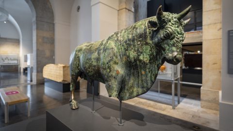 Kétezer éves szobrot döntött fel egy múzeumi takarító