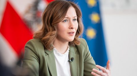 Ausztriában a menedékjogosok családegyesítési jogának felfüggesztését tervezik