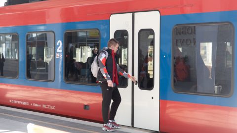 Bombariadó miatt nem közlekednek a vonatok Szerbiában