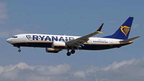 Lejárt a légiirányítók munkaideje, ezért 14 órás késéssel ért célba a Ryanair egyik járata