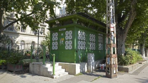 Nyilvános vécék hiánya miatt tiltakoztak, próbára bocsátották őket