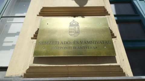 Fiktív számlázási láncot buktatott le a NAV: 73 milliós adócsalásra derült fény