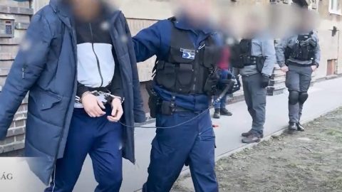 Beismerte tettét a balesetnél bírságoló álrendőr – letartóztatták