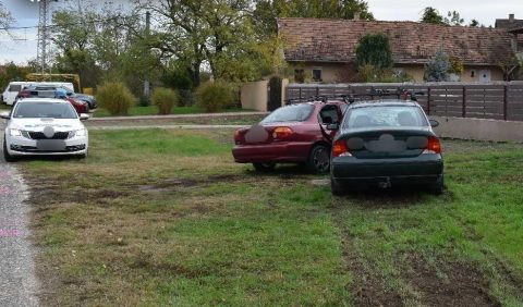 Barátnőjének okozott súlyos sérülést a részeg sofőr