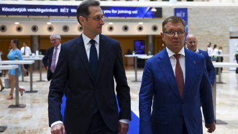 Varga Mihály kirúgta Matolcsy embereit az MNB alapítványából és annak cégétől, vizsgálat indul