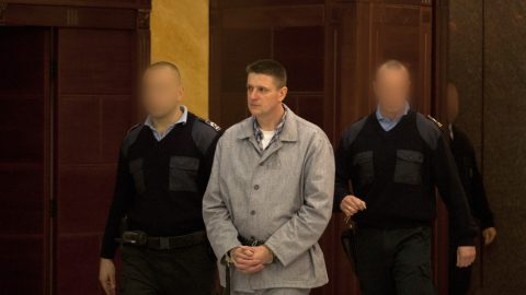 A móri mészáros társa 15 évvel korábban szeretne szabadulni