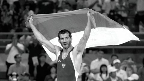 Titokzatos halál: kiesett az ablakon, gyógyszermérgezés vagy a szíve vitte el a háromszoros olimpiai bajnokot?