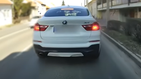 Busz előtt büntetőfékezett egy BMW-s Egerben