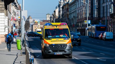 Villamos ütött el egy fiatal nőt Budapesten