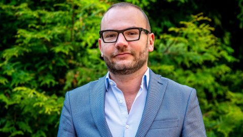 „Letettem a mikrofont és azt mondtam, nem vagyok a beosztottja, sem az öcsikéje” – Kadarkai Endrénél egyszer elszakadt a cérna interjúkészítés közben