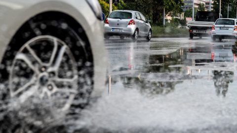 111-gyel száguldozó autóst is mértek Budapesten