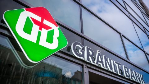Közel 50 millió forintra büntették a Tiborcz érdekeltségébe tartozó Gránit Bankot