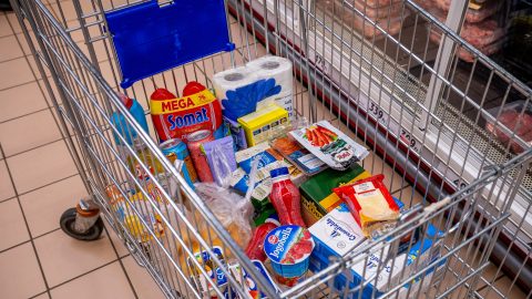 Zsigó Róbert: 17,7 százalékkal csökkent átlagban az árrésstopos termékek ára