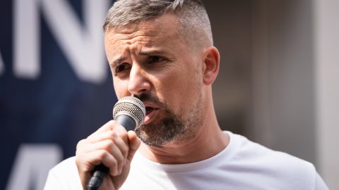 Jakab Péter a DK ünnepi menetén vonult