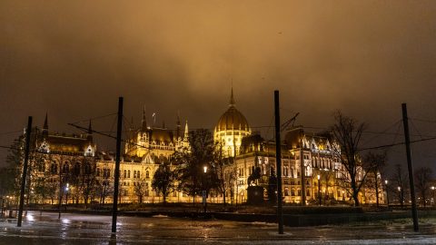 Térdre omlott a költségvetés, lyukat ütött az áfa-visszatérítés, és a 13. havi nyugdíj