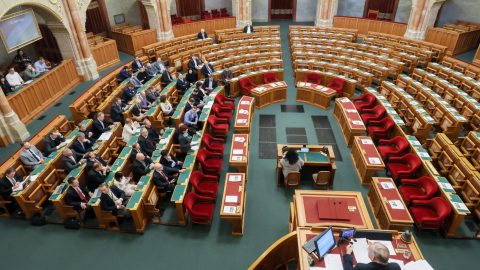 Leszavazta a Fidesz: nem lesz előrehozott választás, nem szigorítják a Btk.-t