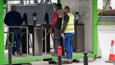 A kölcsönzött fizikai dolgozók harmada fél éven belül felmond