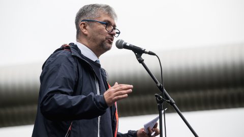 Hadházy pártalapítás helyett hálózatot hoz létre politikusokból és civilekből a rendszerváltásért