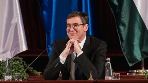 „Elvinni nem lehet ám őket. Így is érdekli? Poloskánk nincs” – így reagált Karácsony, hogy Orbán örökbe fogadna egy zebrát