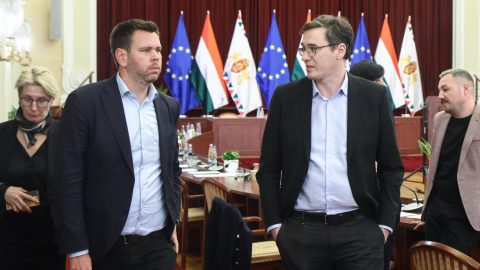 Vitézy szerint Karácsonynak szégyellnie kéne magát, Karácsony szerint Vitézy nem érti a demokráciát