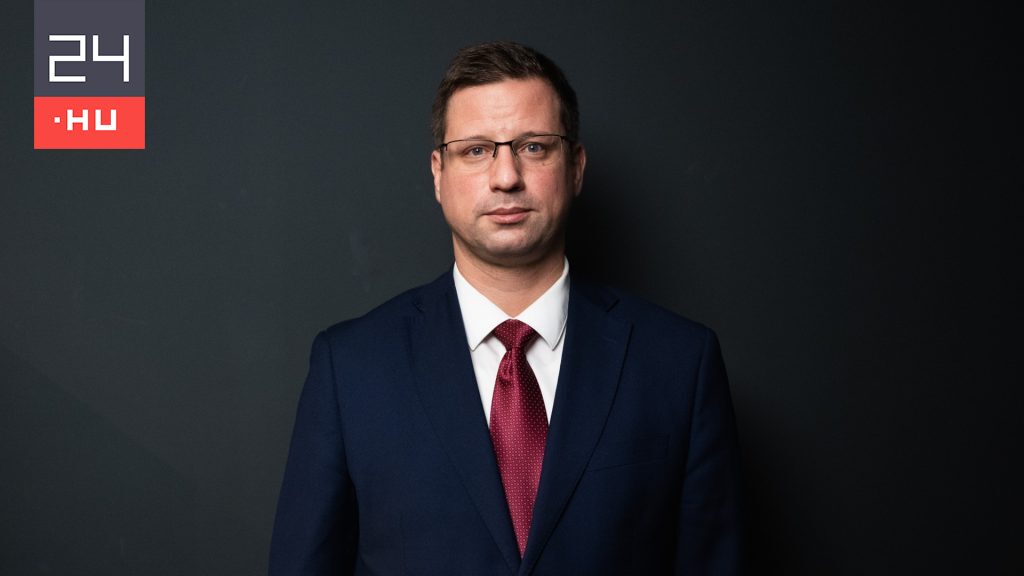 Gulyás szerint az magyar emberek hétfőn látni fogják, hogy csökkentek az árak