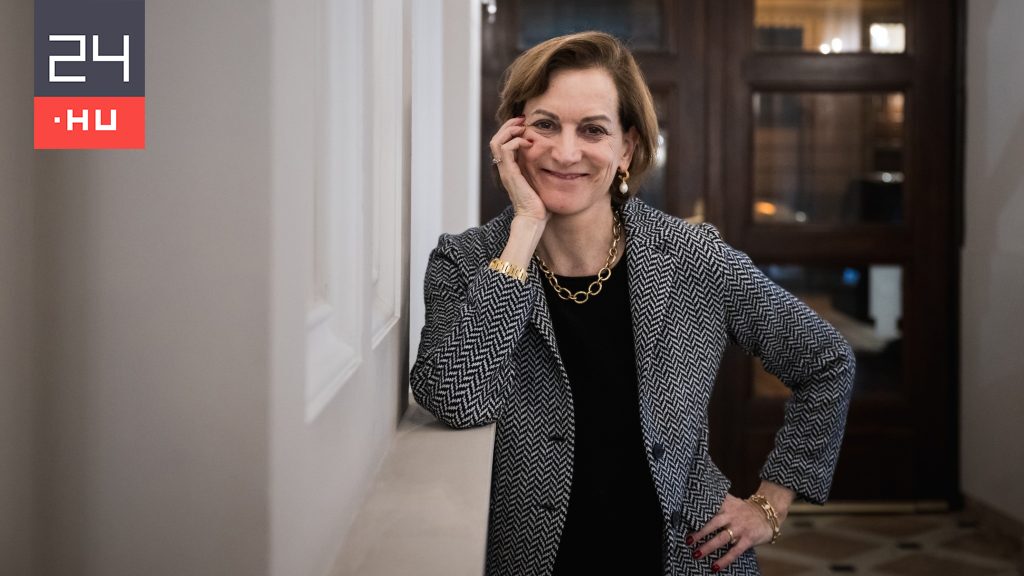 Anne Applebaum a 24.hu-nak: Veszélyesebb korszakba léptünk, és amit Orbán tesz, az öngyilkossággal ér fel
