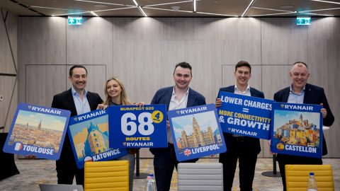 A Ryanair éppen szereti a kormányt, de azt kérik, szóljanak már oda a repterüknek