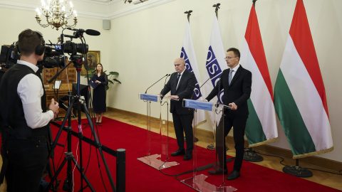 Szijjártó támogatja az európai biztonsági rendszer újragondolását, de csak, ha Oroszországot is bevonjuk