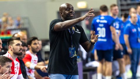 A vesztes BL-meccs után az öltözőben, Rosta Miklósék előtt közölték az edzővel, hogy mennie kell