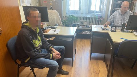 Széklábbal agyonverte az apját, majd felhívta a rendőröket