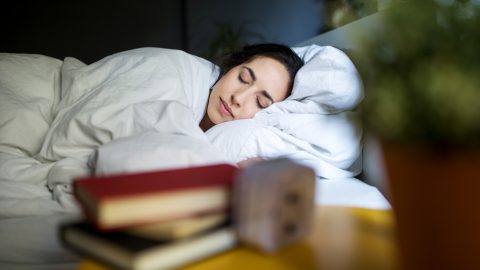Mennyit, mikor és hogyan aludjunk? Öt tévhit az alvásról