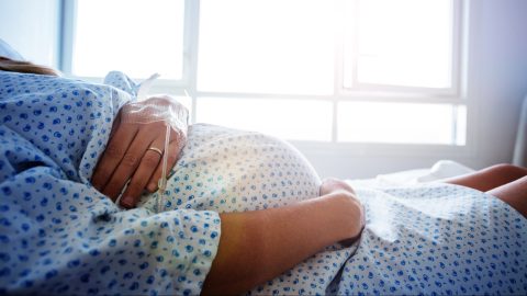 Meghalt egy kismama szülés után a nyíregyházi kórházban