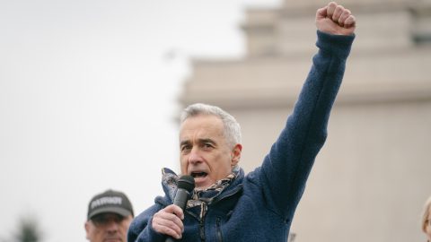 Indul a megismételt román elnökválasztáson az érvénytelenített szavazást megnyerő Georgescu