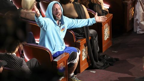 Adam Sandler kapucnis pulóverben tűnt fel az Oscaron