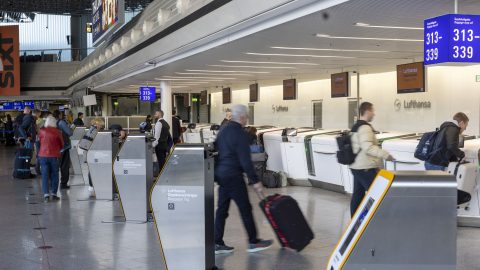 Hétfőn szinte teljes egészében leáll a német légi közlekedés