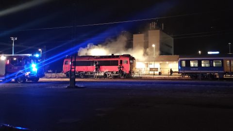 Kigyulladt egy mozdony Balatonfüreden, az észak-balatoni vonalon megnő a menetidő