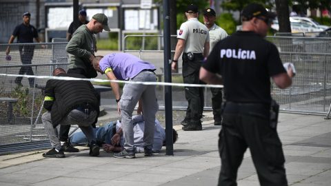 Benyújtották a vádiratot: életfogytig tartó szabadságvesztést is kaphat Fico merénylője