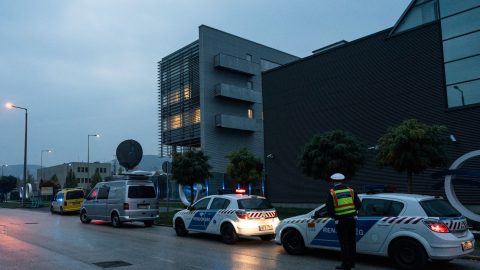 Rendőrségi akció zajlik a rádiónál Orbán interjúja előtt