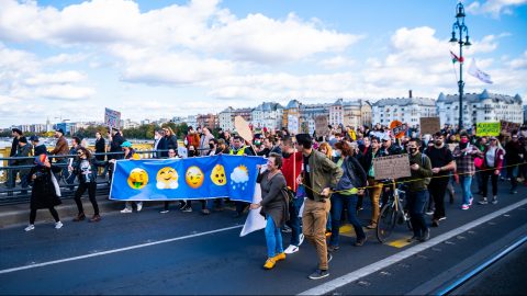 Békemenettel reagál a kutyapárt a Pride betiltására