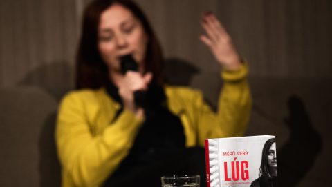 „Azt szeretnénk, ha ez a csillár világítana Renner Erikára, ahogy az ő fénye világít az áldozatokra” – Renner Erika férje megható videót tett közzé