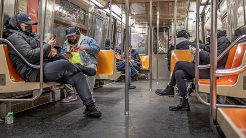 Videó: patkány rúdtáncolt a New York-i metrón