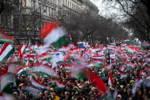 Minden 16 év feletti magyarra kiterjedő népszavazást indít a Tisza Párt